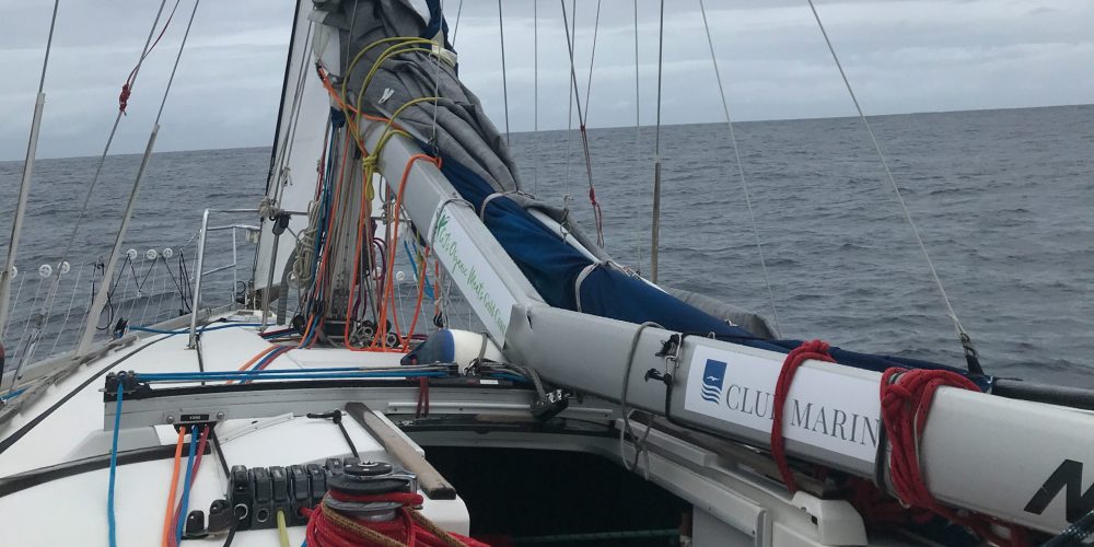 We manage to recover the main sail and broken boom and tie them on the deck. We are now half way to New Zealand and have no main sail and no steering.