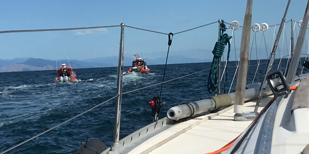 In the morning the coast guards arrive and are finally towing us over 50 miles to the port of Nelson. The cable breaks twice and we fix it each time. No breakage will discourage the team. There is always a solution !